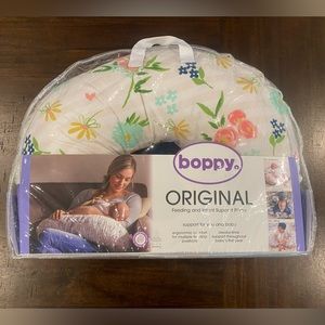Boppy Pillow + extra cover